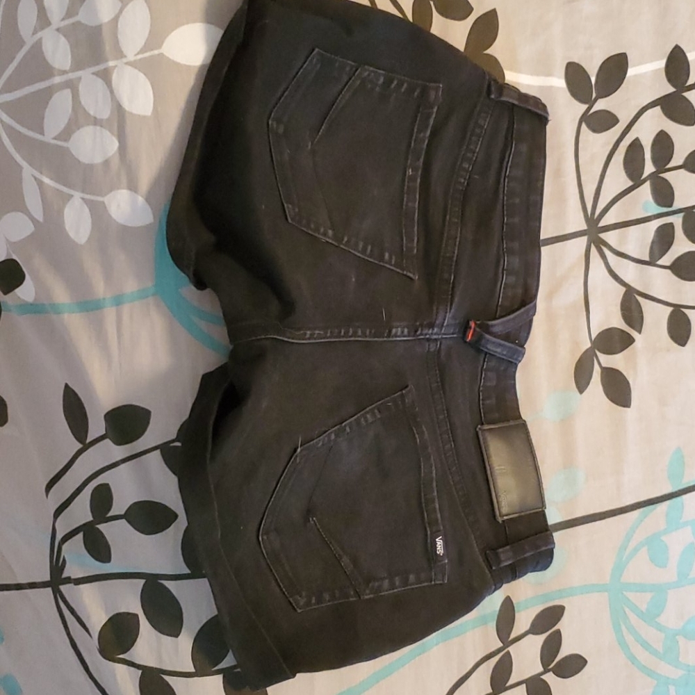Shorts - Picture 3 of 6